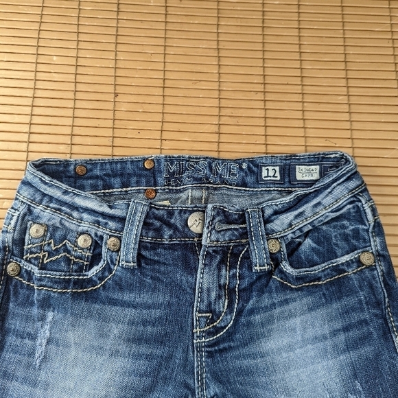Miss Me Girls 12 Jeans Capri Blue Denim Distressed  Embroidered Pockets JK1054P. - Picture 4 of 9